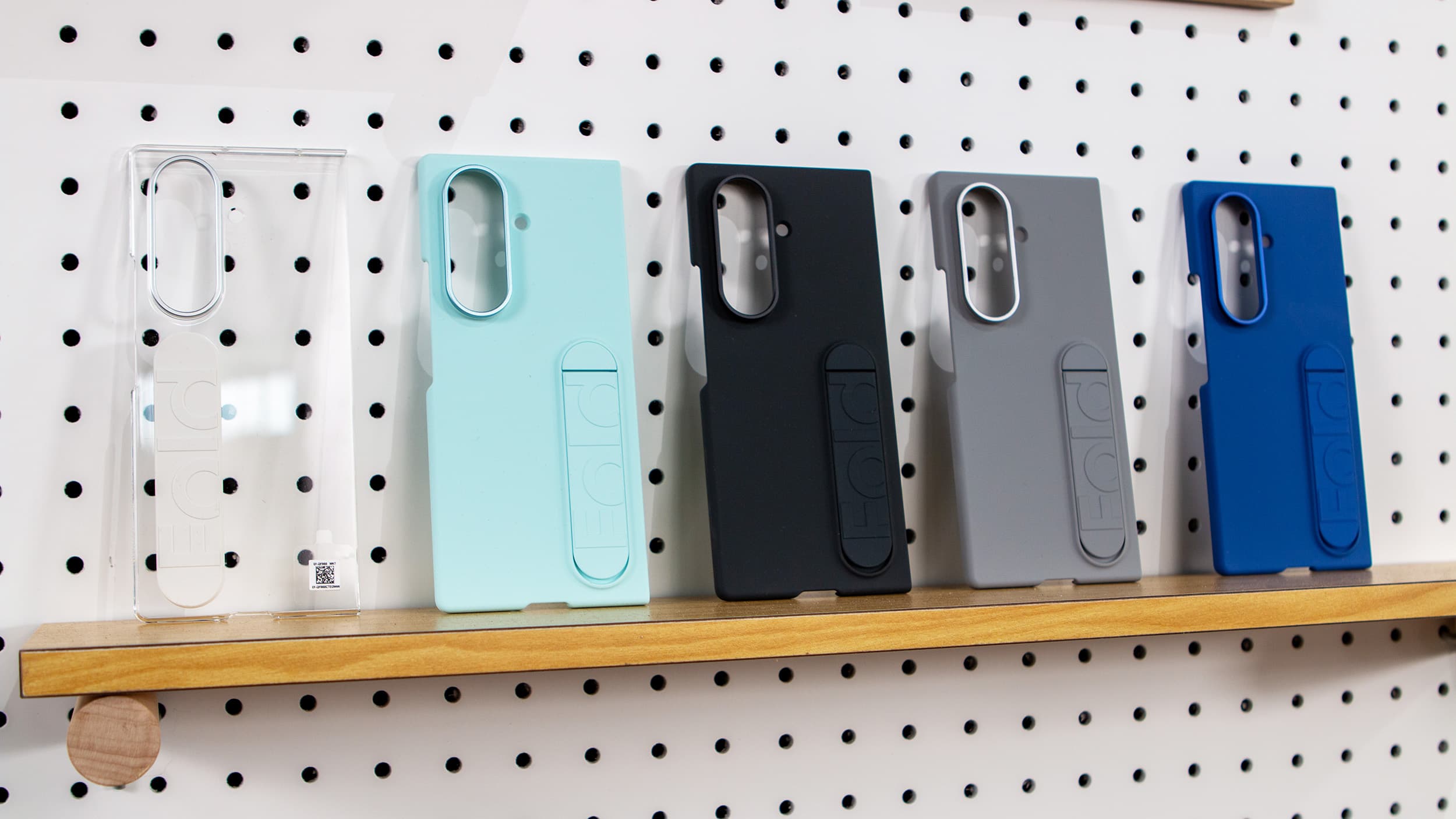 "Folded like my hopes & dreams! 💔🔥 2025's Samsung Z Fold 7 cases are here to save the day! 🛡️📱 #CaseClosed"