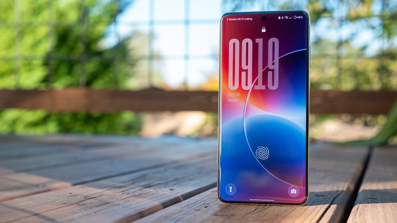 "OxygenOS 16 on OnePlus 13 hits different! 😍💅 Here are 8 bangers that’ll make you say 'no cap'! 🔥"