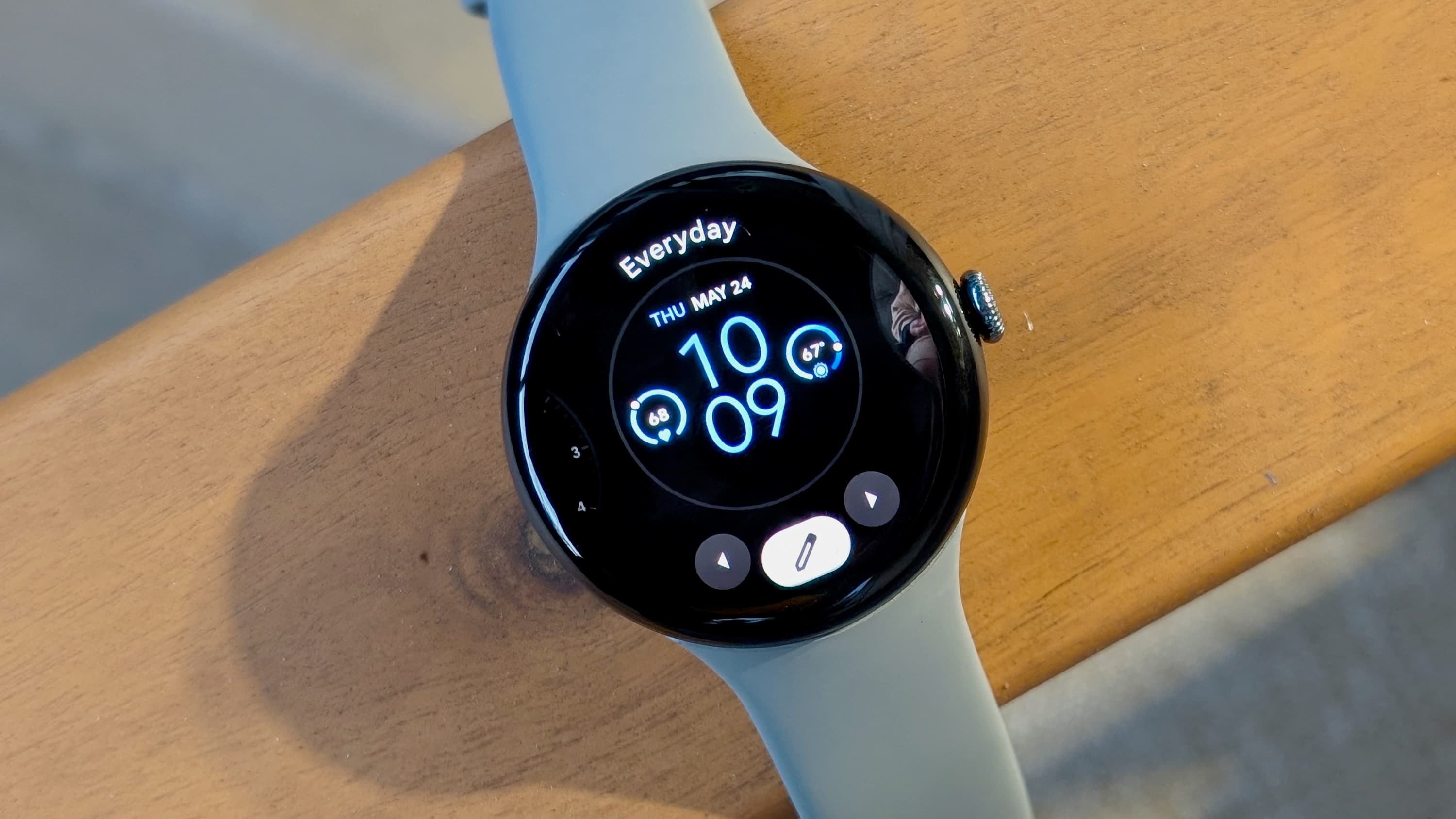 💧🚨 New leaks drop ALL the Pixel Watch 4 colors! No cap, it’s like a rainbow for tech nerds! 🌈💀
