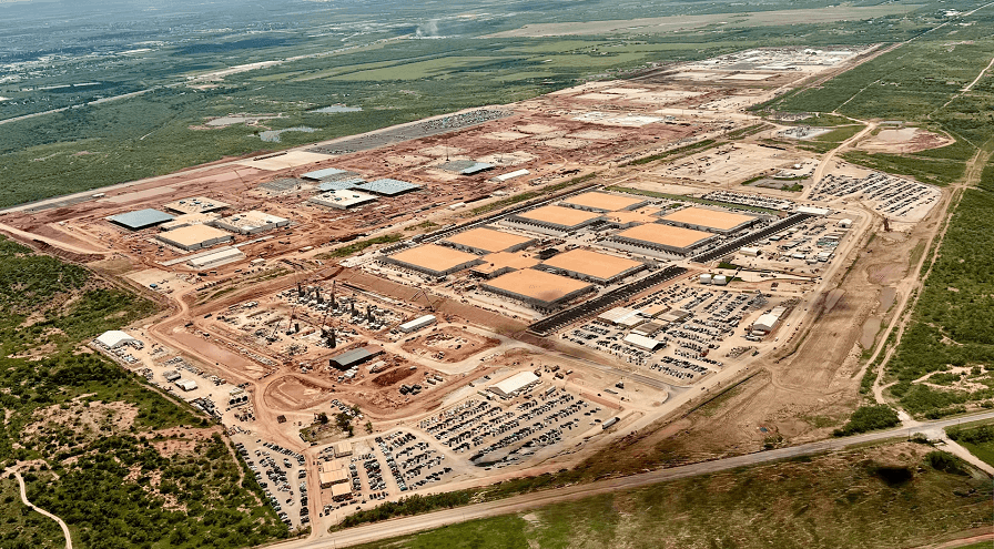 "OpenAI + Oracle: Making data centers go brrr 🥴💾🔥 4.5 GIGAWATTS? Cap or no cap??? 🚀💀"