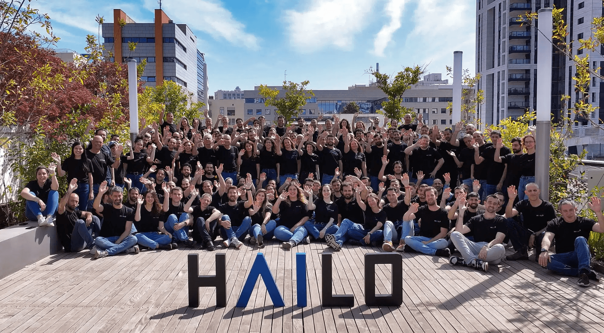 Hailo just dropped the Hailo-10H chip, making generative AI edge like it’s 2099! 🚀💀 #TechWizards