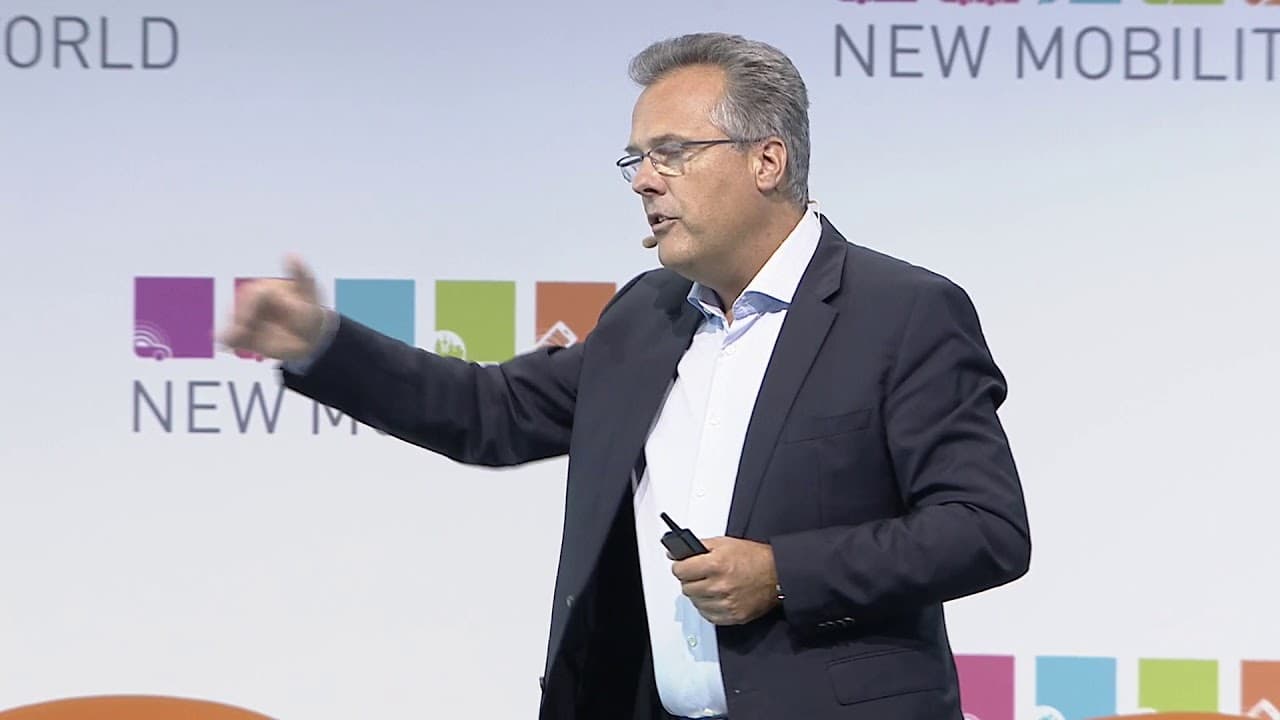 NXP: “We’re vibin’!” 📈💀 Investors: “Cringe. We know the revenue slaps 🥴💰” #Seethe #CancelRevenue