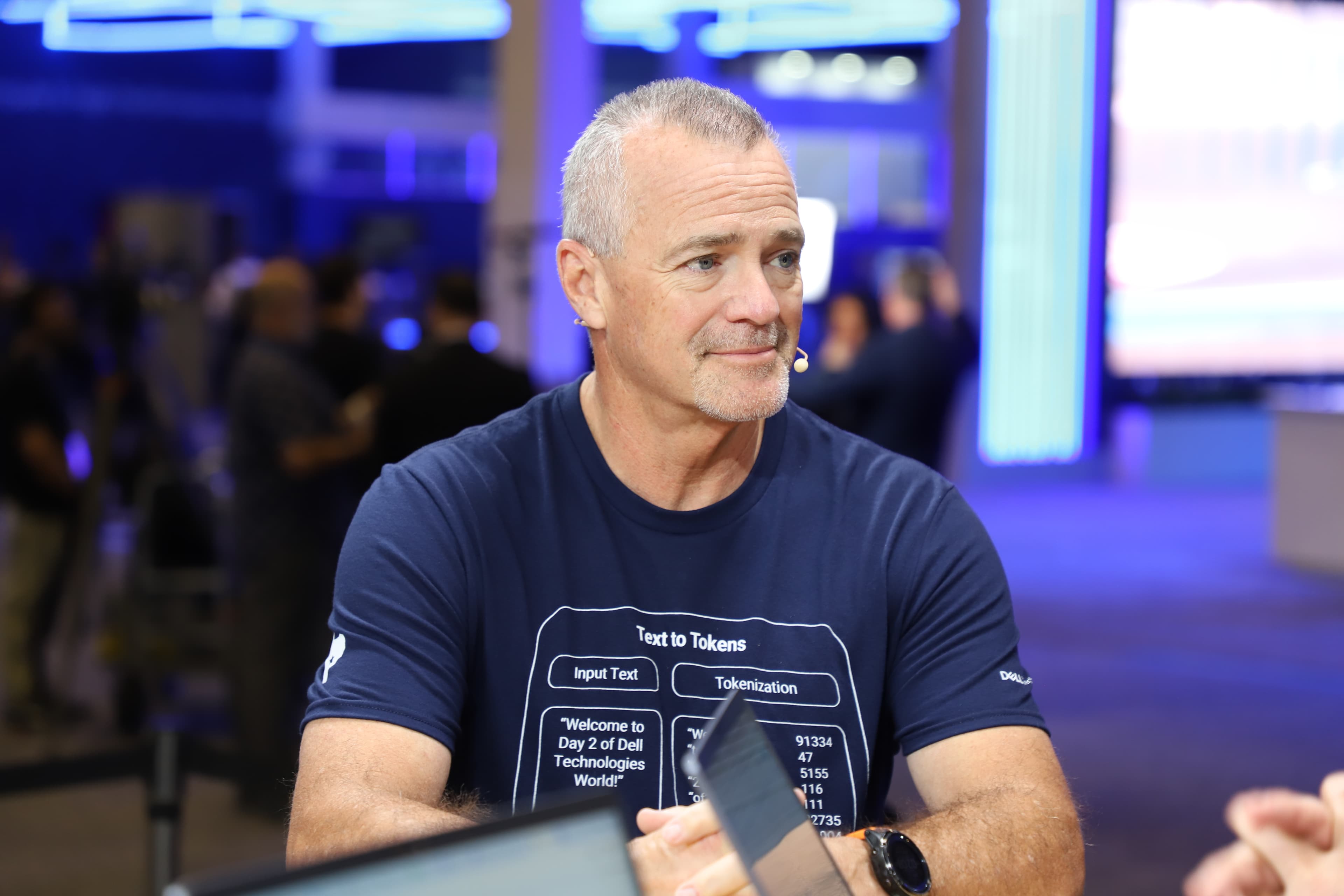 🤑 Dell stocks vibin’ low while AI servers flexin’ hard! 📉💀 No cap, bullish bear market 😱🔥 #TechDrama