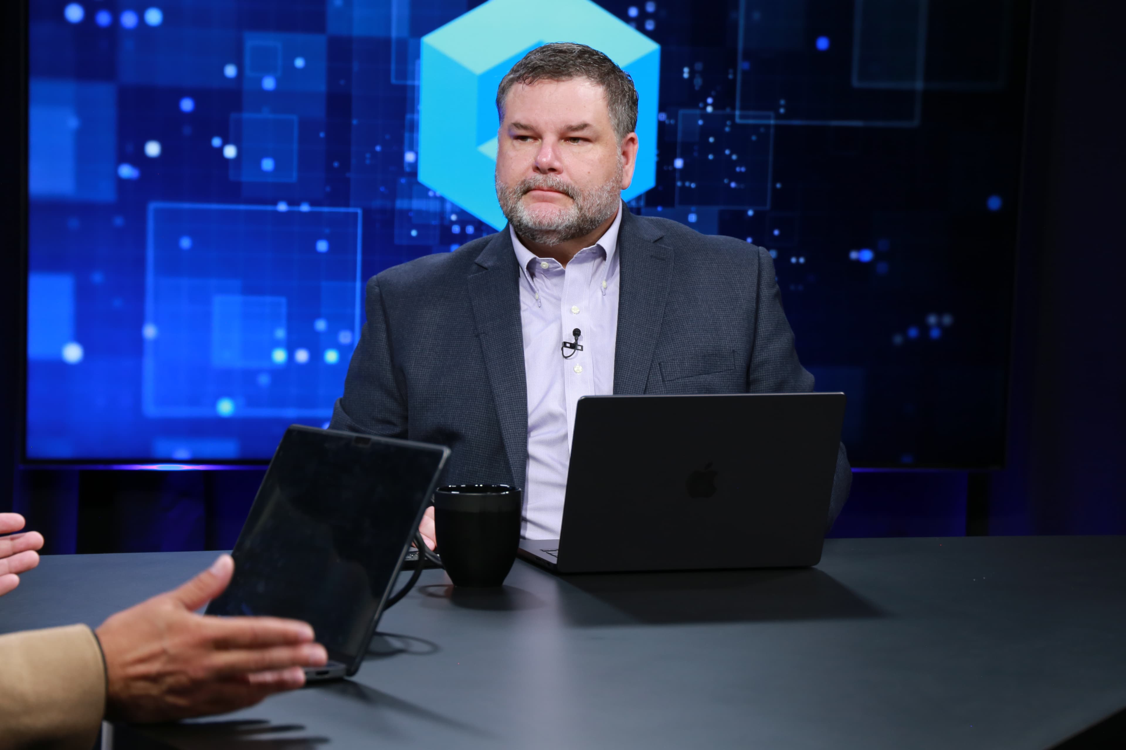 🔨💻 “Hammerspace is out here smashing data silos like they owe it money! #AI #SiloSmasher 🚀💀”