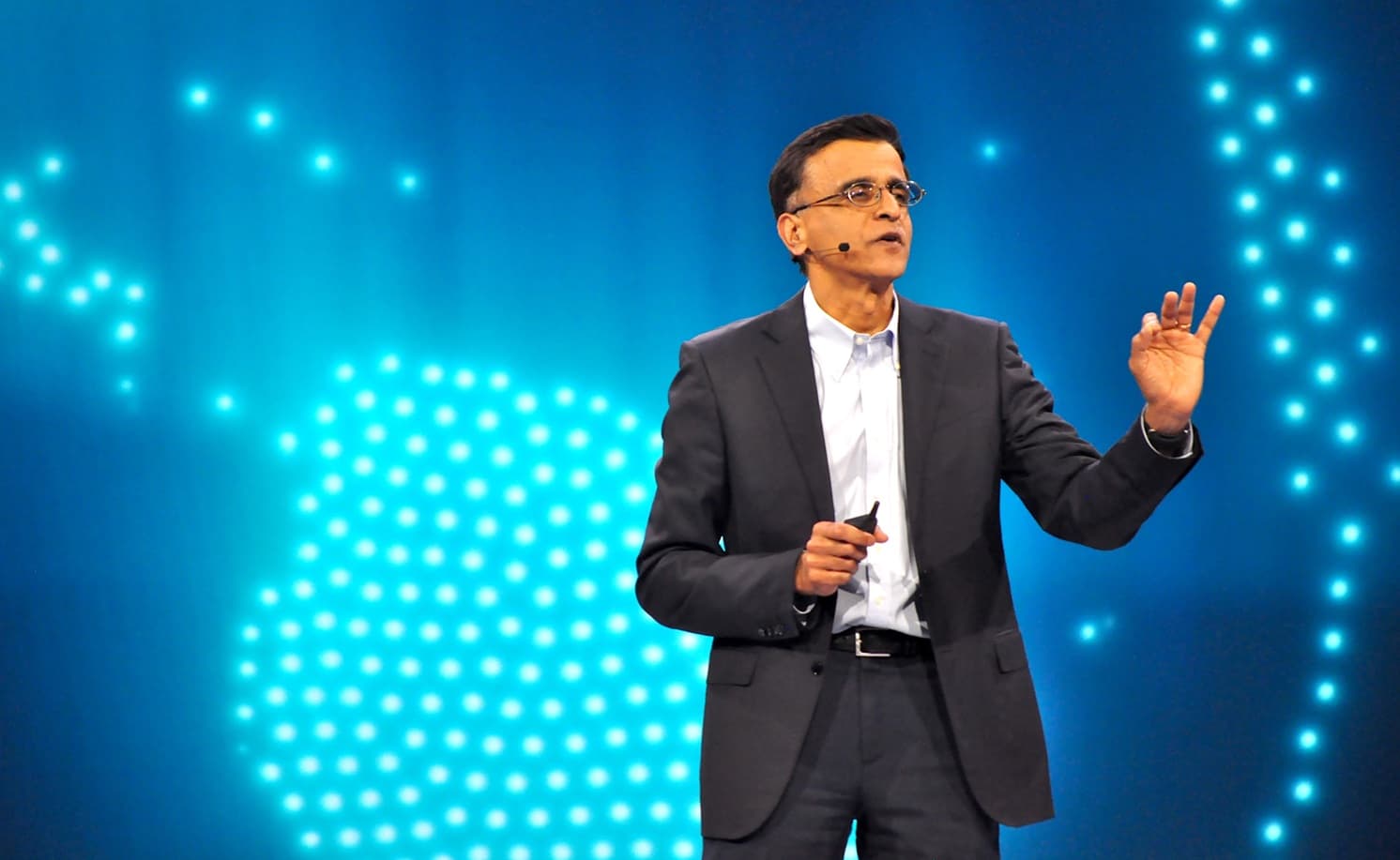 💥 Snowflake stocks be like, "I’m about to blow up! 🚀🔥 AI got them earnings flexing harder than me at the gym! 💀📈"