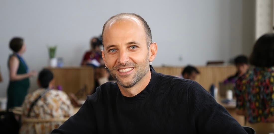 "AI's here to make your team meetings 1000% less cringe 💀✨ Say goodbye to chaos! #MondayVibes 🚀"