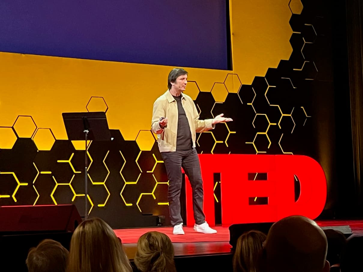 AI: Your new super assistant or the T-Rex of job loss? 🦖💀💼 Future's looking spicy 🔥👀 #Cope #Seethe