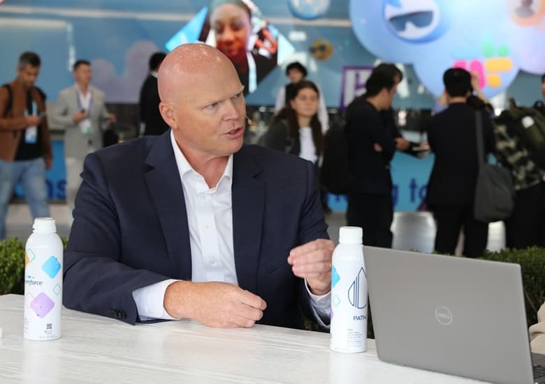 "Smartsheet’s AI = Customer Support in 6 mins? 💀🚀 Big brain energy or just straight cap? 😤🔥"