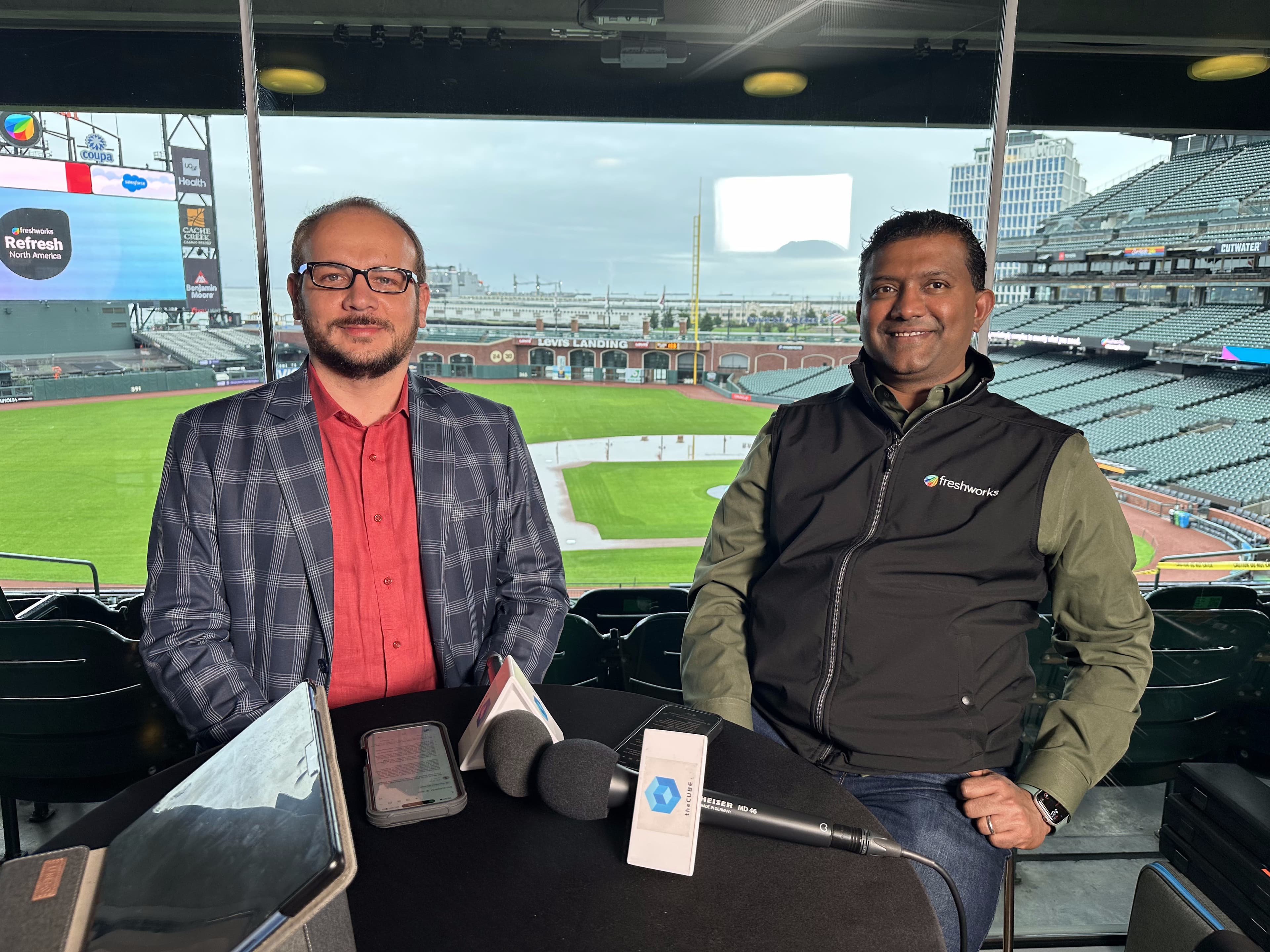 🔥 From saving coding NOOBS to flexing foresight: Stack Overflow & Freshworks are DOING THE MOST! 🚀💀 #TechGlowUp