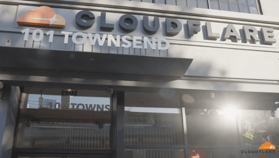 When Cloudflare says "hold my beer" and takes ChatGPT offline 💀🔥 #Doomscrolling is back on! 🚀📉