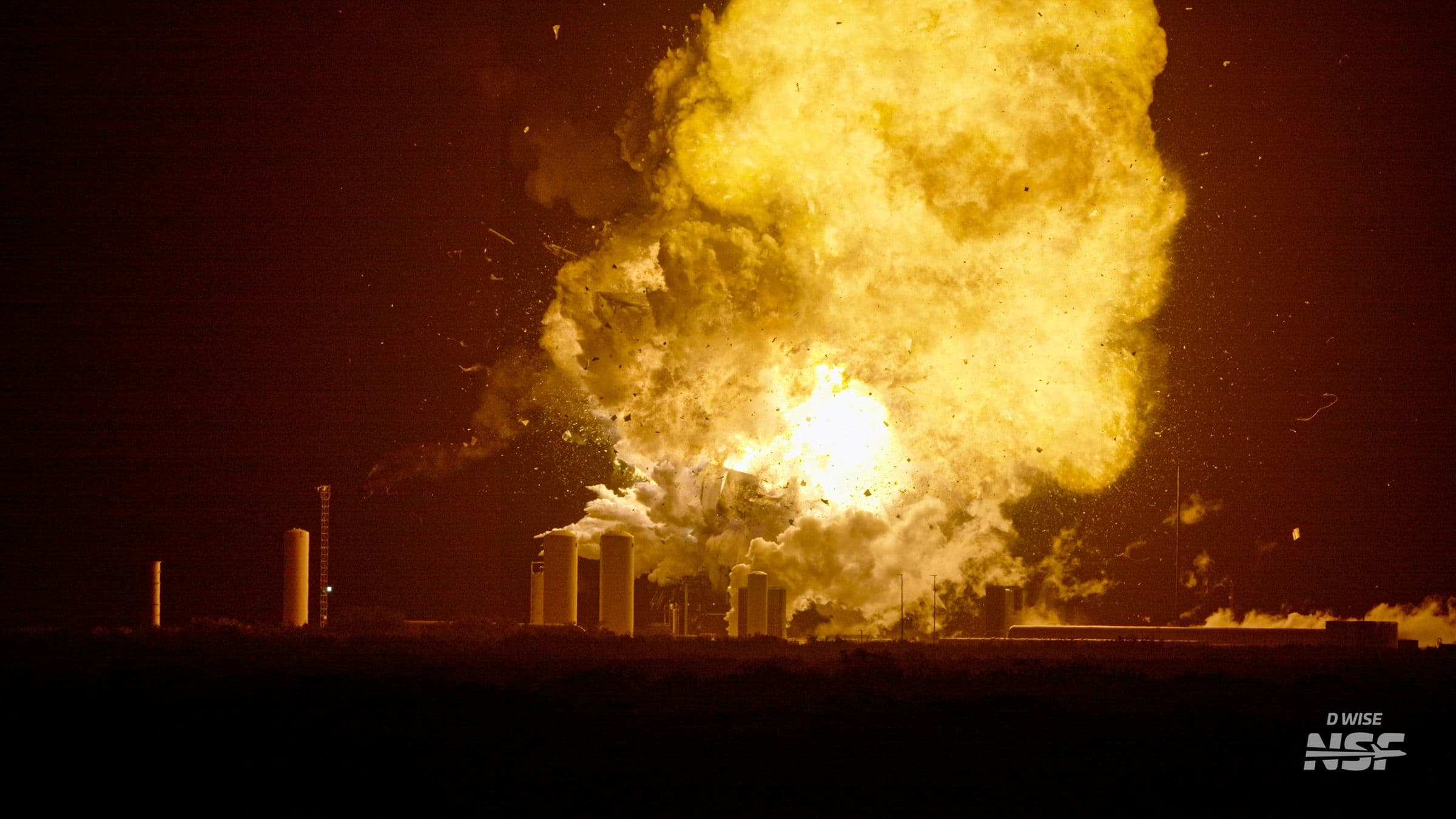 🔥🚀 "SpaceX just said 'hold my beer' with a major oopsie 🤡💥 #StarshipFail #SendHelp"