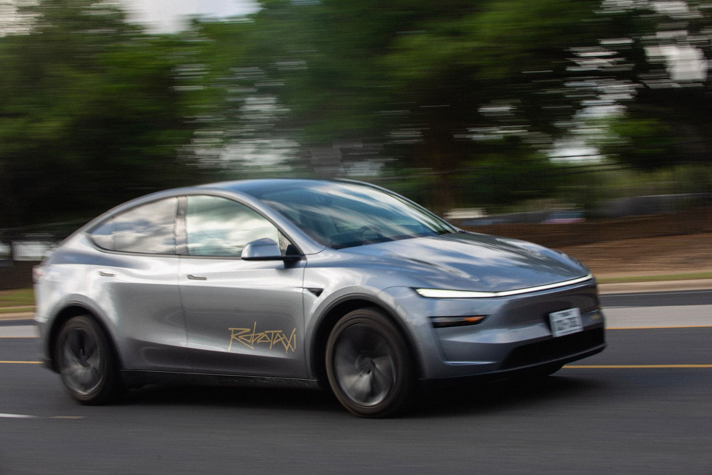 Texas lawmakers: “Give me the keys to your robotaxi, Elon! 🔑🤖” Meanwhile, Tesla be like: “No cap, chill.” 💀🔥