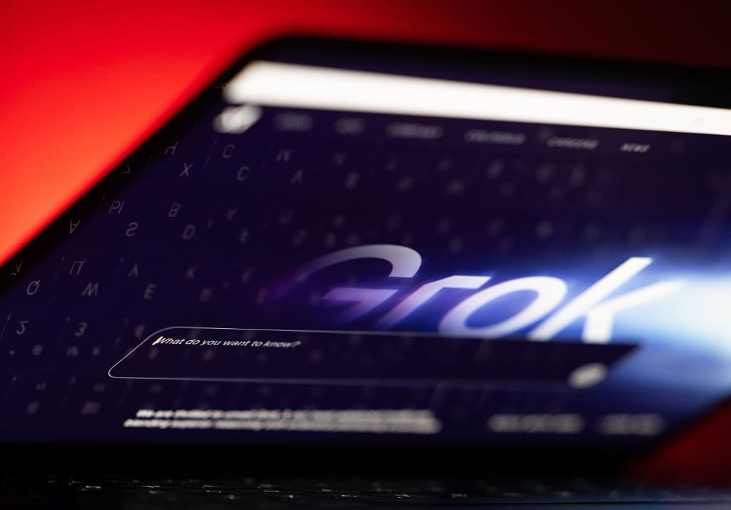 🚨 White House said “Grok it like it’s hot” to feds. Time to unleash the cringe 💀🔥 #TechTakeover