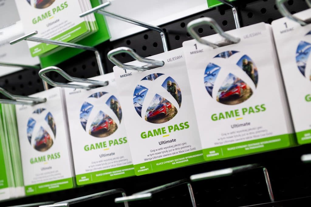 🚨💔 Thinking of yeeting Xbox Game Pass? Price hikes got you like “oh nah”? Here’s the tea ☕🔥 #FOMO
