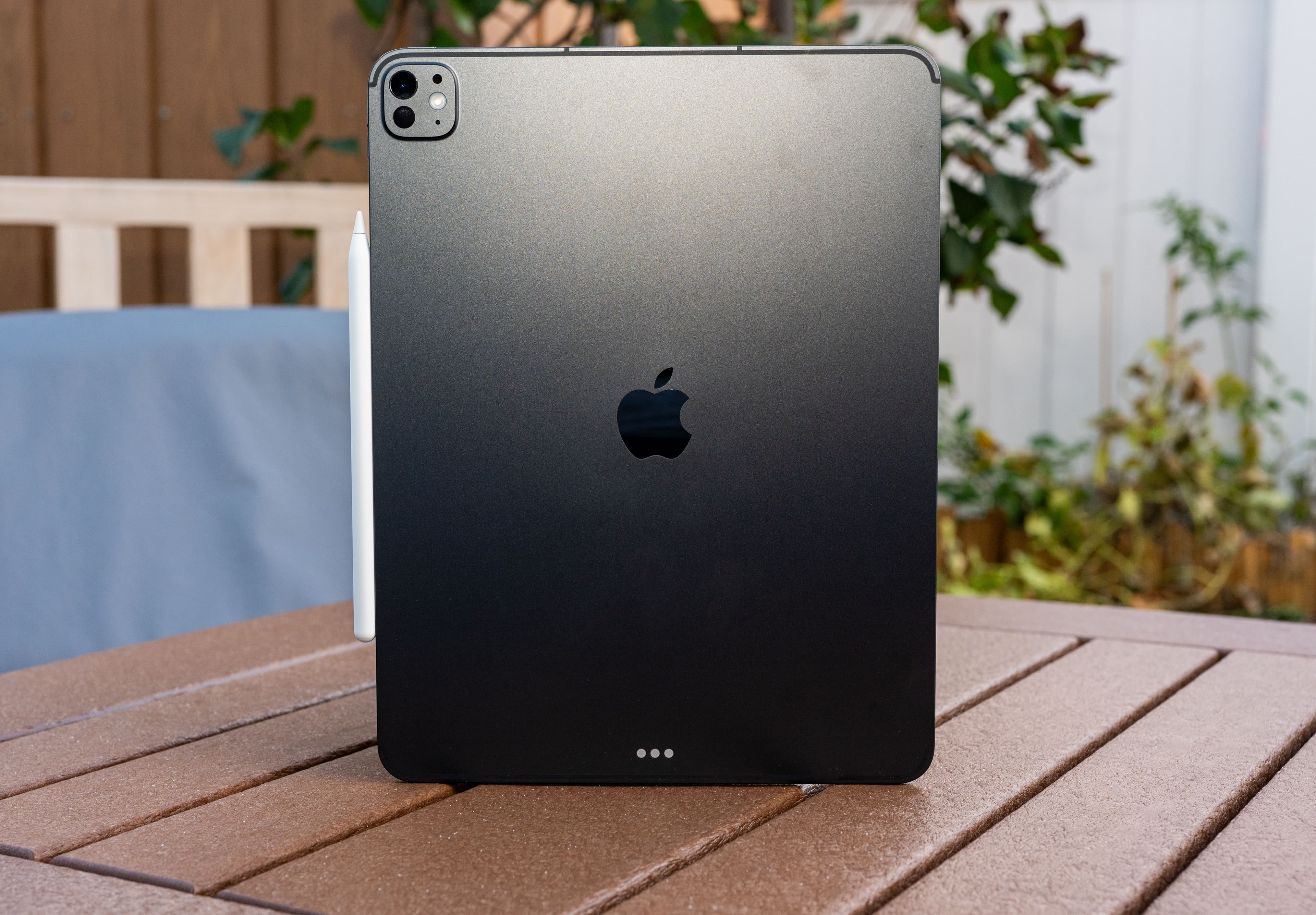 "Apple iPad Pro M5 (2025): More powerful than your ex’s excuses 💀🔥 #NoCap"