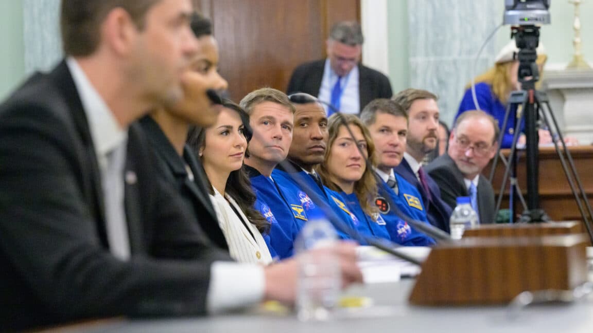 Elon vs. NASA: The ultimate tech showdown we never asked for! 🚀👀💀 #SpaceDrama #ElonBeLike