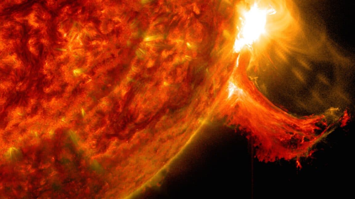 π Jeff Bezos' rocket just got ghosted by an explosion 92M miles away ππ #Cringe #SpaceFail