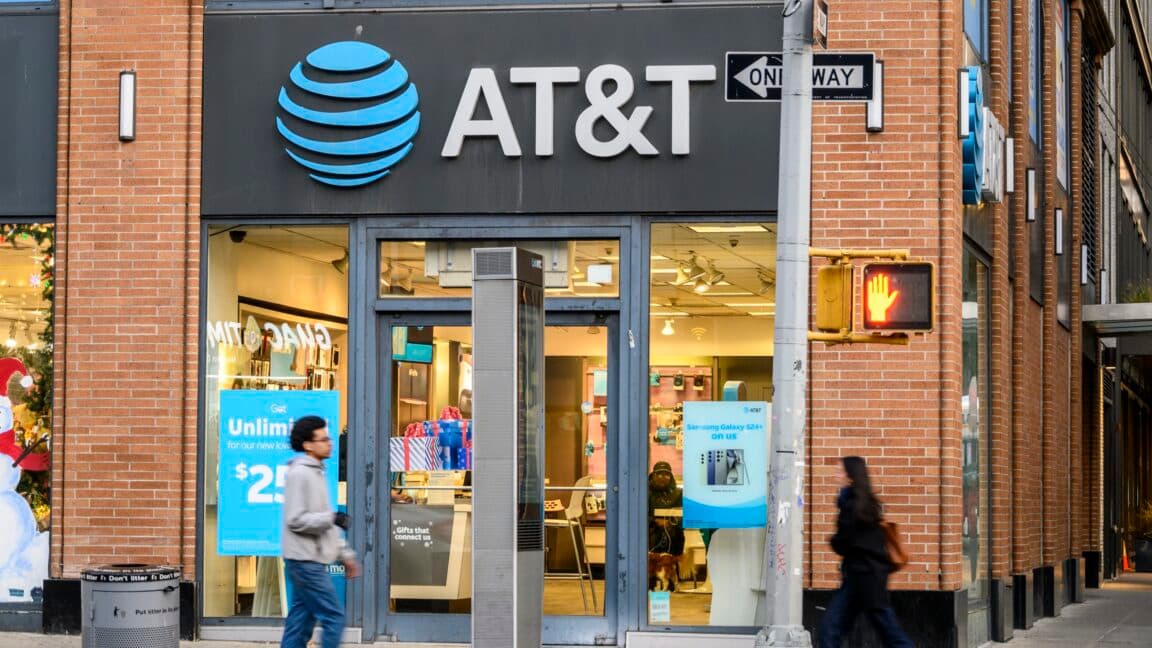 AT&T said “FREE IPHONE” like it’s a TikTok giveaway 😭💀 But nah, it’s 404: honesty not found! 📱💔