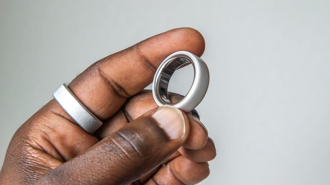 "New Oura Ring 4: Is it a vibe or just a pricey paperweight? ๐๐ธ Thicker than my patience, fam! ๐ #SmartRingFails"