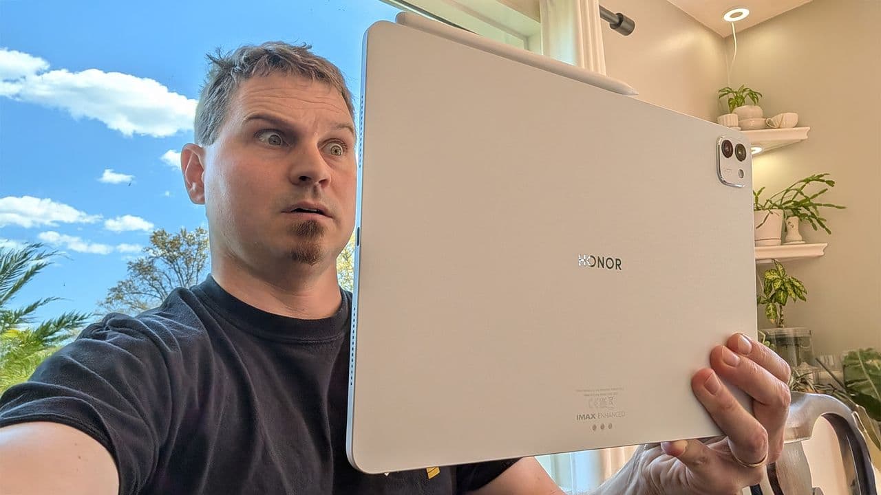 "3 vibes to buy this chonky tablet: flexing, memes, & avoiding adulting! ๐๐ฑ๐ฅ #BigTabletEnergy"