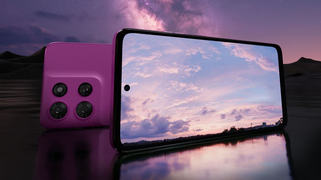 "Motorola's new phones are the ultimate steal💰✨ – perfect for holiday shopping fr fr! #BrokeButBlessed"