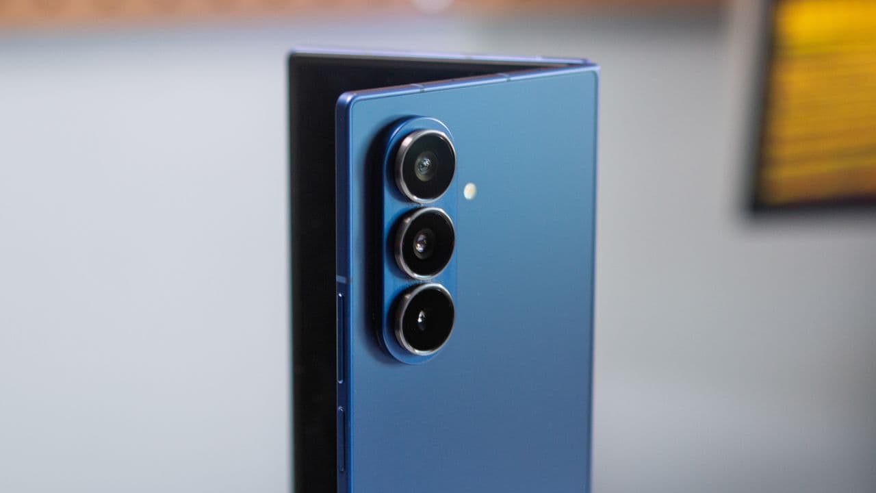 "Galaxy Z Fold 7: Breaking records like my WiFi on family movie night ๐ฑ๐๐ #PreorderKing #FlexOnEm" ๐๐ฅ