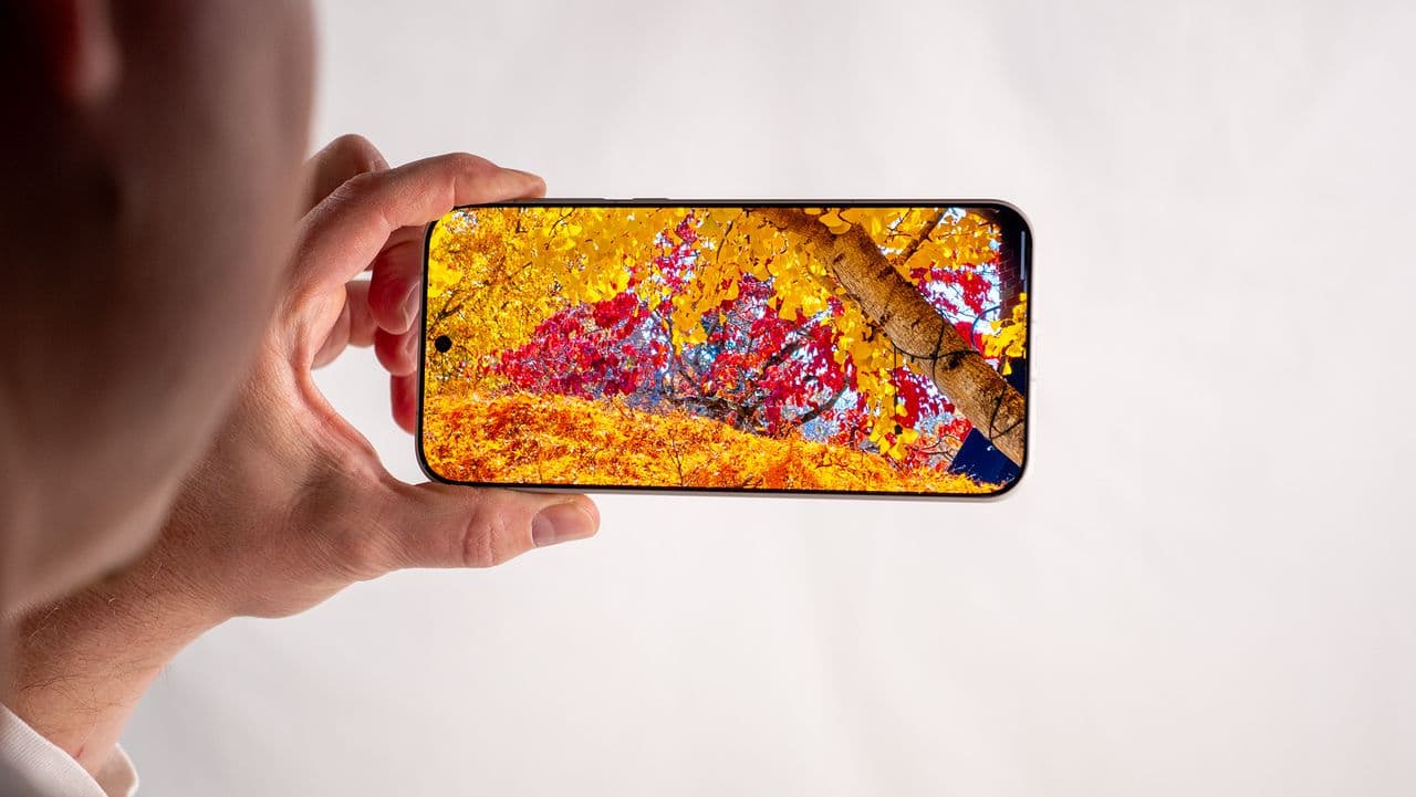 ๐ฅ OnePlus 15 flexing with eye care & 120Hz like "hold my beer" ๐บ while Apple & Samsung seethe ๐ค๐ #DisplayGoals