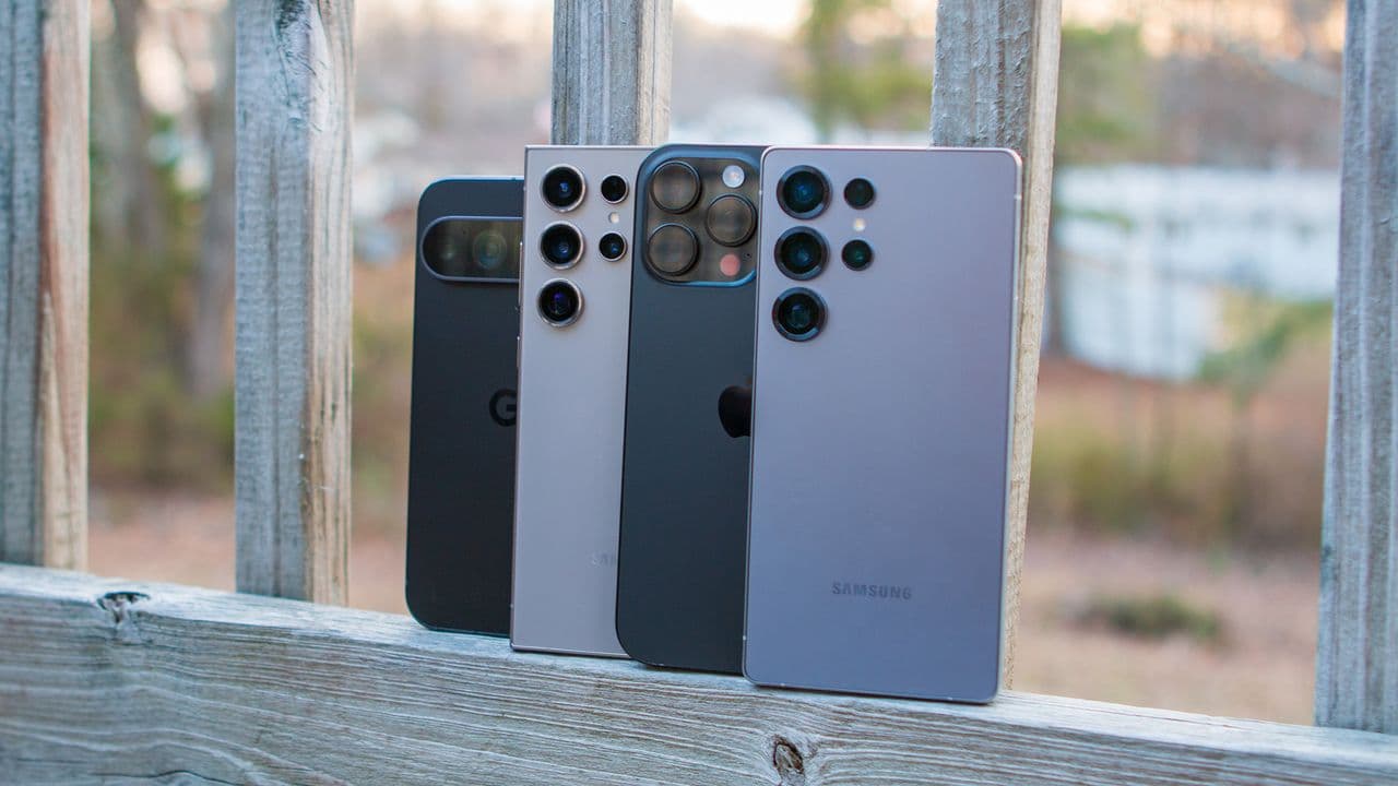 "Free phone? Bet! 📱 But should I flex or cringe? 🤔⚠️ #ProsAndCons #BrokeButBlessed 💀🔥"