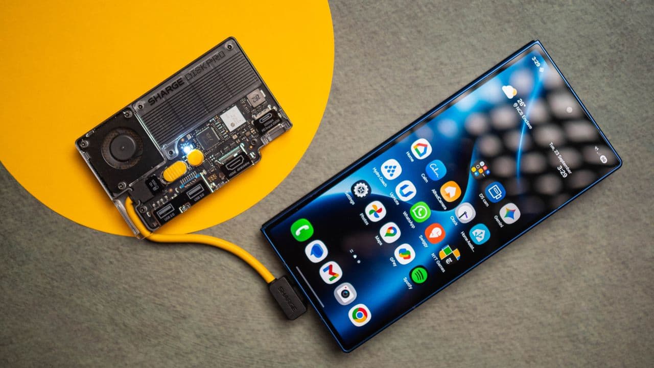 "Sharge's Disk Pro SSD: So fast, even my WiFi is seething 💀🔥 #StopTheCap 🚀"