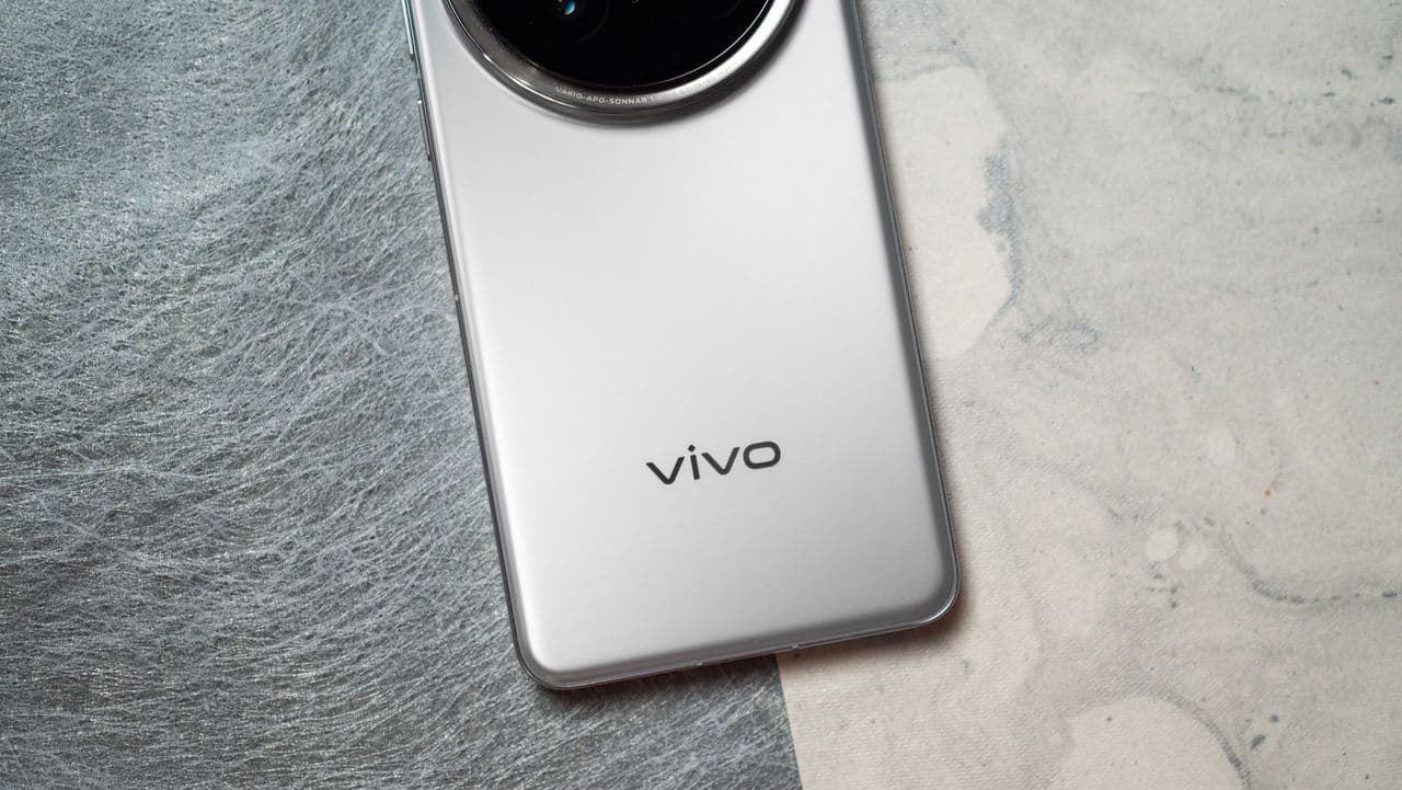 "Vivo's scheming to be the GOAT of phone pics ๐ธ๐ Watch out, Apple, itโs a photography WAR! ๐ฅ๐ฏ #NoCap"