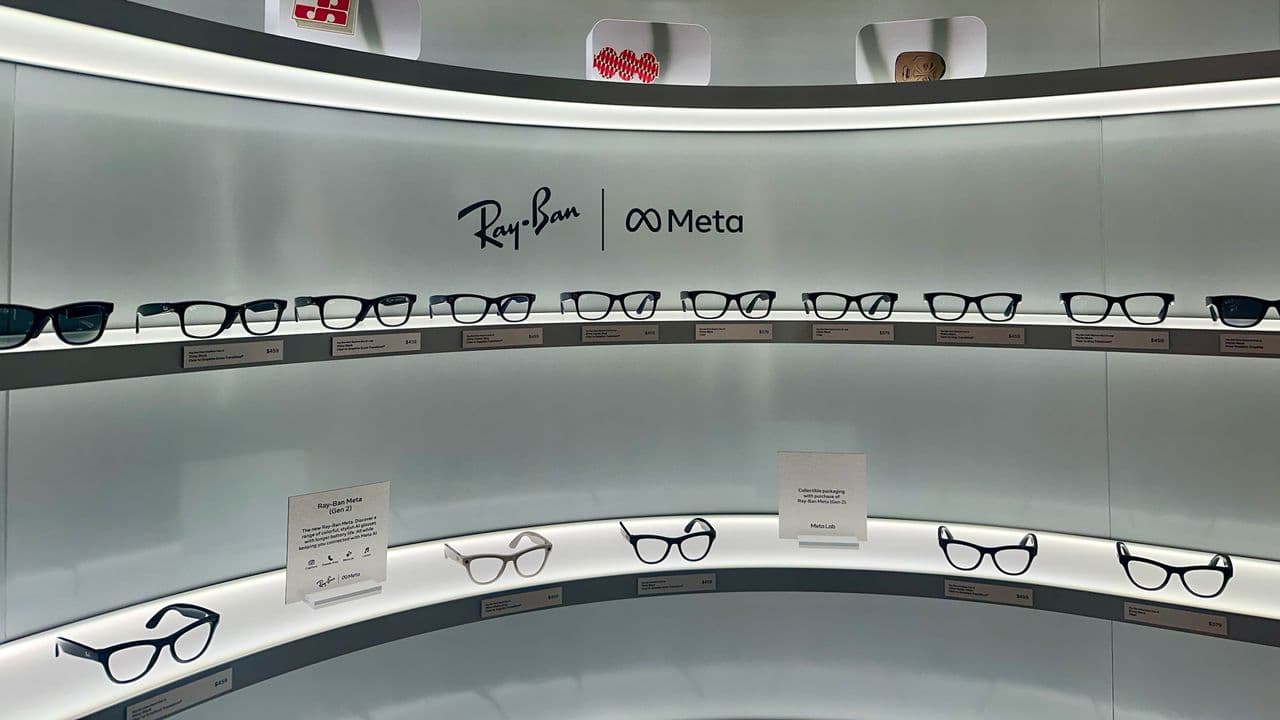 "Ray-Ban Meta Gen 2 vs 1: Upgrade or it's just a glorified selfie toaster? 🤔💀 #SmartGlasses"
