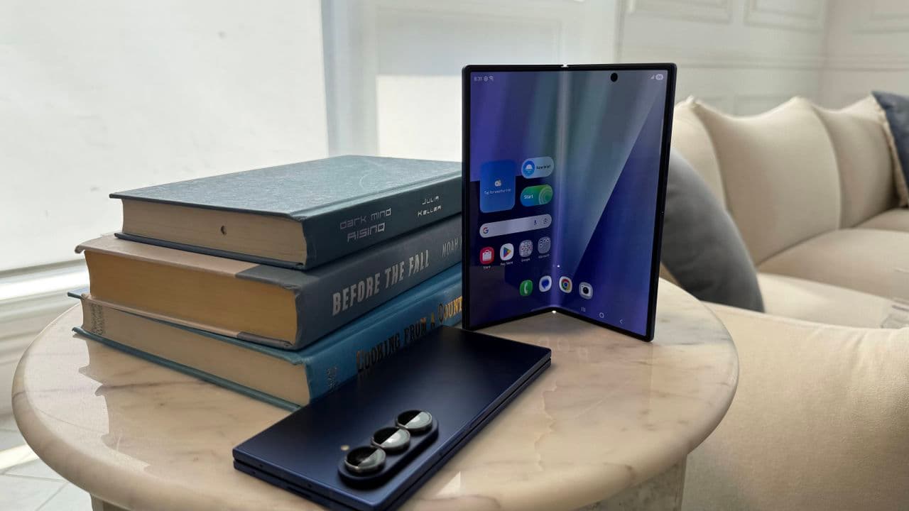 Samsung’s Trifold: Batteries so lit, they’s got more power than your ex’s excuses! 🔋💀🔥 #TriHard