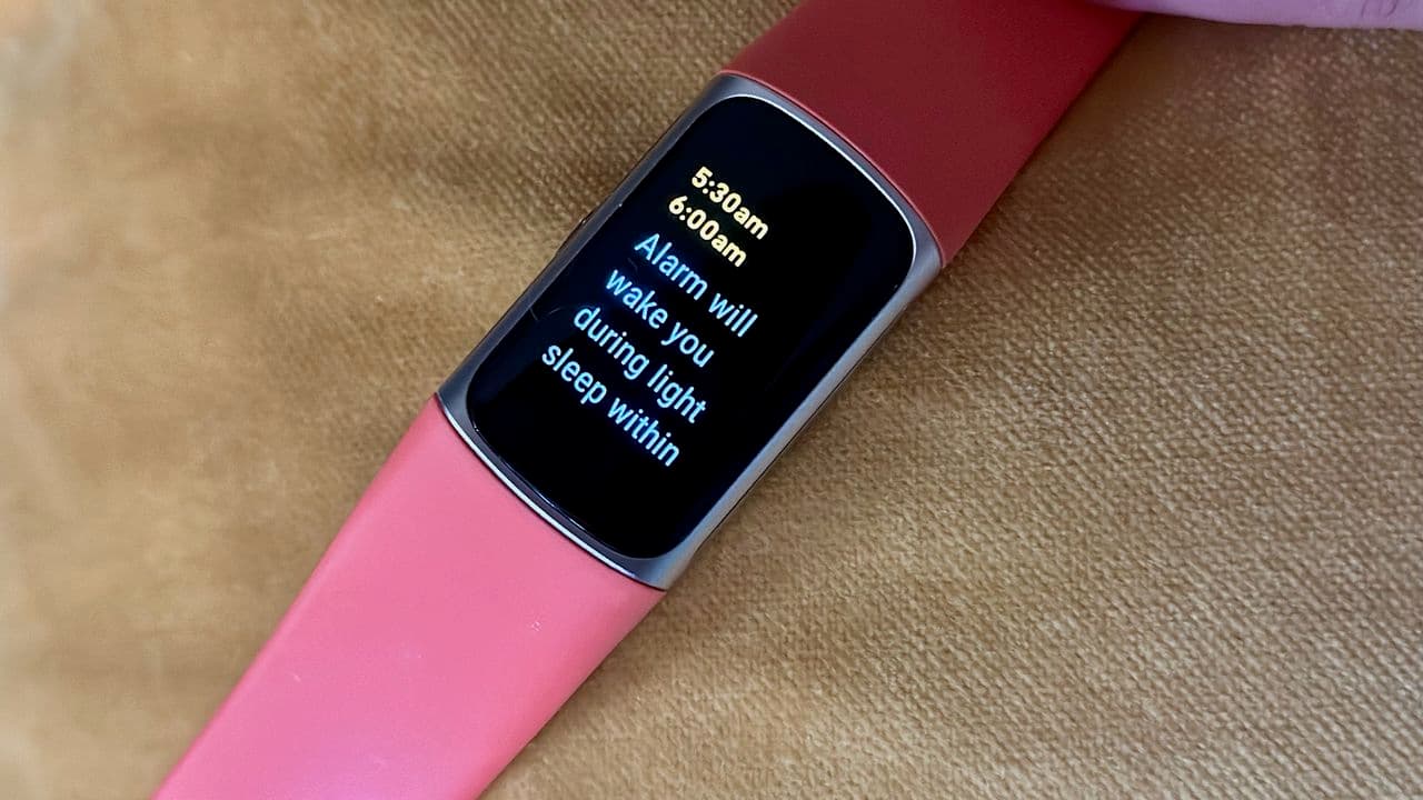 "Fitbit Charge 6: The only reason to cop in 2025? It tracks your sad attempts to run away from life! ๐๐โโ๏ธ"