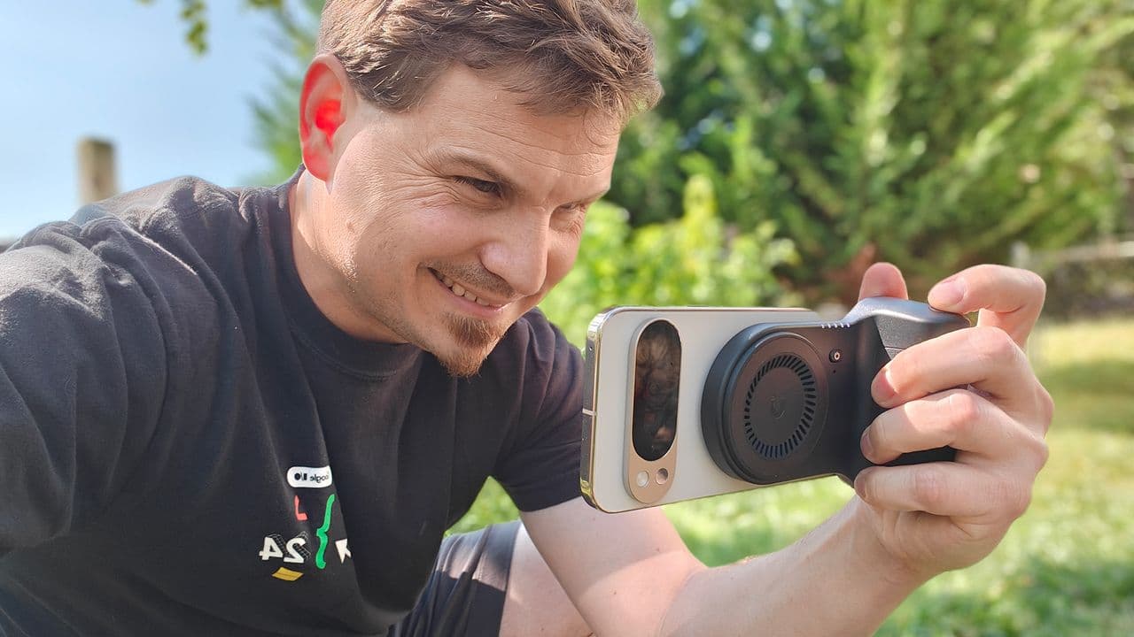 "Just unlocked the ultimate Pixelsnap accessory! 100% no cap, I'm vibin' 📸✨ #Blessed #TechTings" 🔥💀