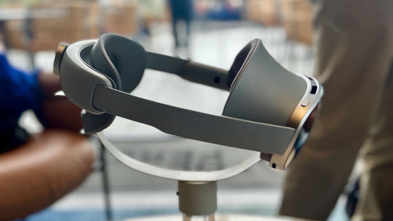 🚨 Tech Overload Alert! 🚨 $1.8K Galaxy XR droppin’ like it’s hot 🔥, OnePlus 15 ready to flex 💪, and Android Auto finally getting its glow-up! ⚡️ No cap, we’re vibin’! 💀📱 #TechTok