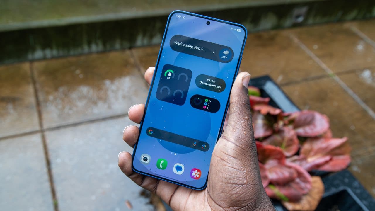 "Forget iPhone Air & Galaxy Edge, my fave 2025 Samsung just dropped to meme-worthy prices! 💸🔥 #BrokeLife"