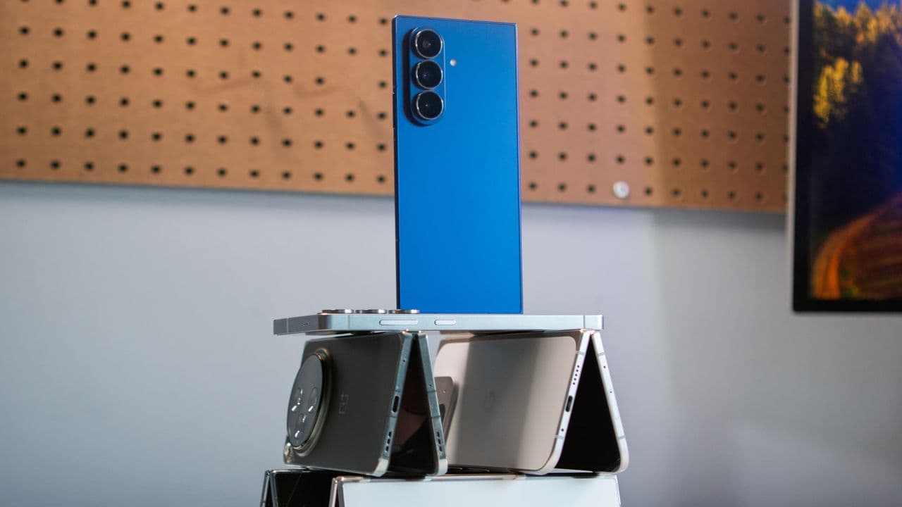 "Samsung’s Black Friday is so lit, even Jeff Bezos is sweating 😱🔥💸 Top 5 deals or get wrecked! 💀🚀"