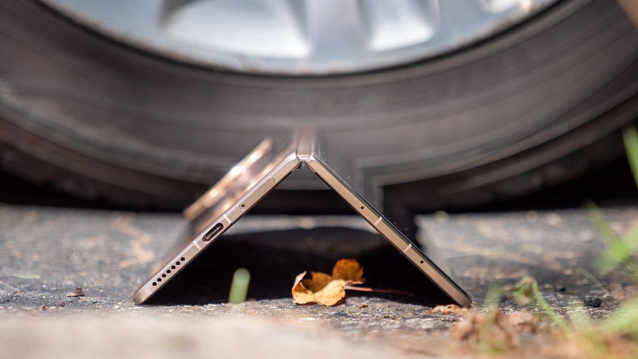 "Electric car batteries be like: 'Gonna charge your phone faster than your ex's ๐๏ธ๐จ๐' #TechSavvy" ๐๐ฅ