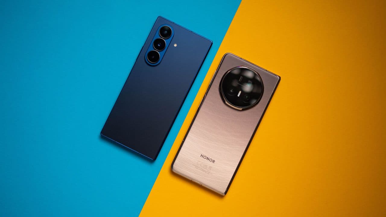 "Galaxy Z Fold 7 vs. Honor Magic V5: The ultimate fold-off 🥊📱. Who’s folding under pressure? 💀🔥"