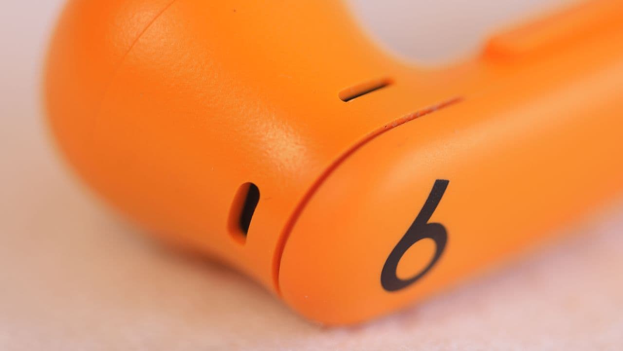 "Me hitting ‘buy now’ on Black Friday like it’s a hot single 🤤💸 No cap, I’m a shopaholic 😂🔥"