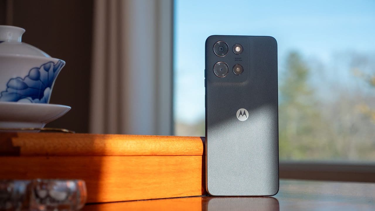 Motorola's 2026 mid-range flexing in leaks like "I ain't cheap, just budget-friendly" 💸📱💀