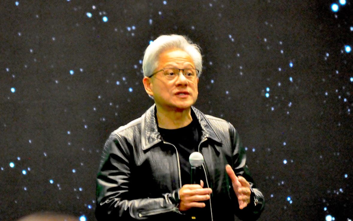 Nvidia flexin’ on predictions 💪💸 but datacenter sales went *whoosh* 💨💔 #StockMarketWoes