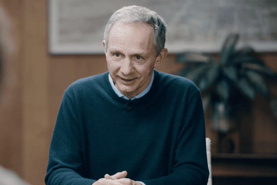 "HP flexes AI PC gains ๐ช๐ฐ but investors still like ๐คก? Feels like a glow-up gone wrong ๐๐ฅ"