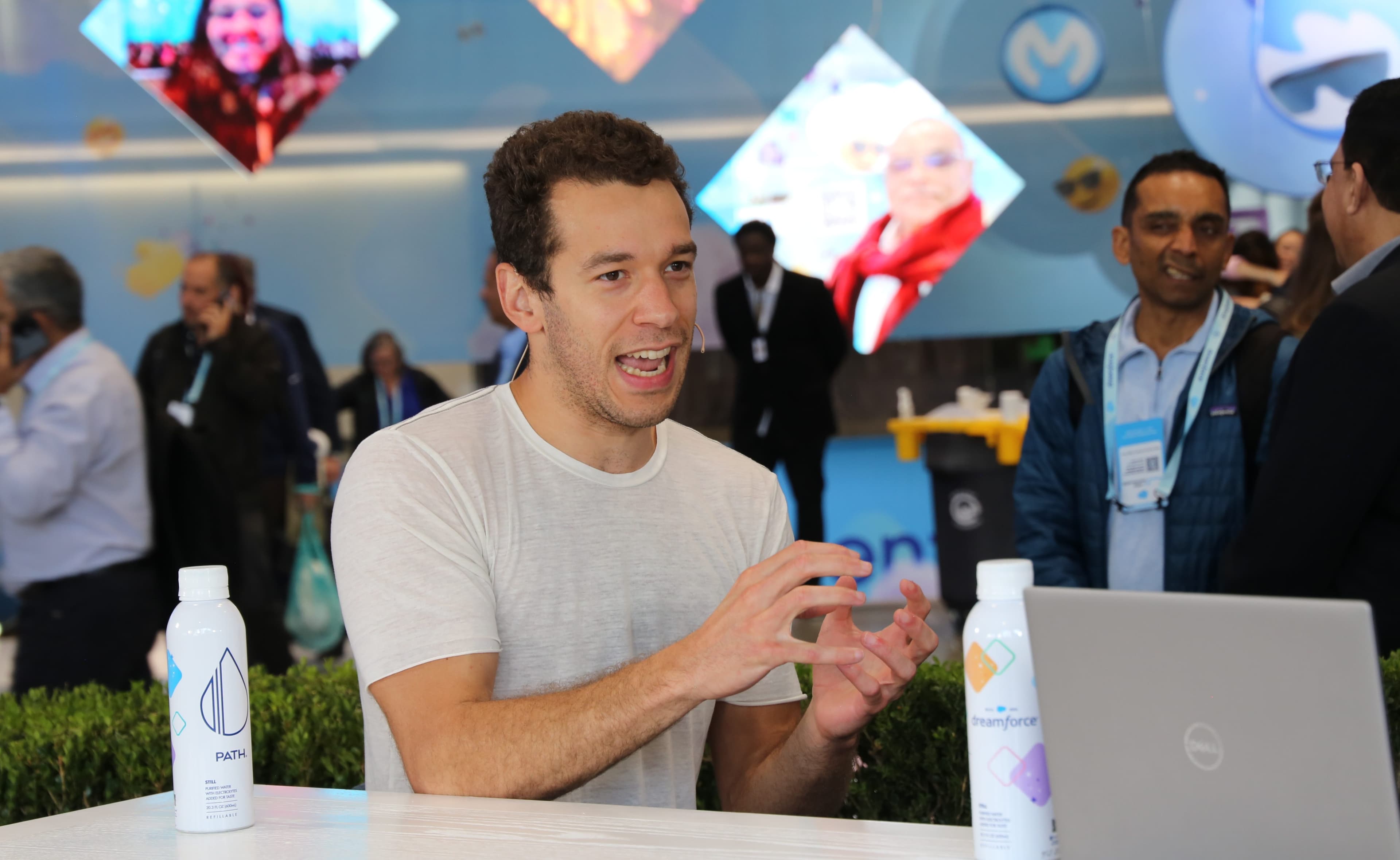 "Turning tea spills into data? AI coaching leveling up our chat game! โ๐ค๐ #BigBrainMoves"