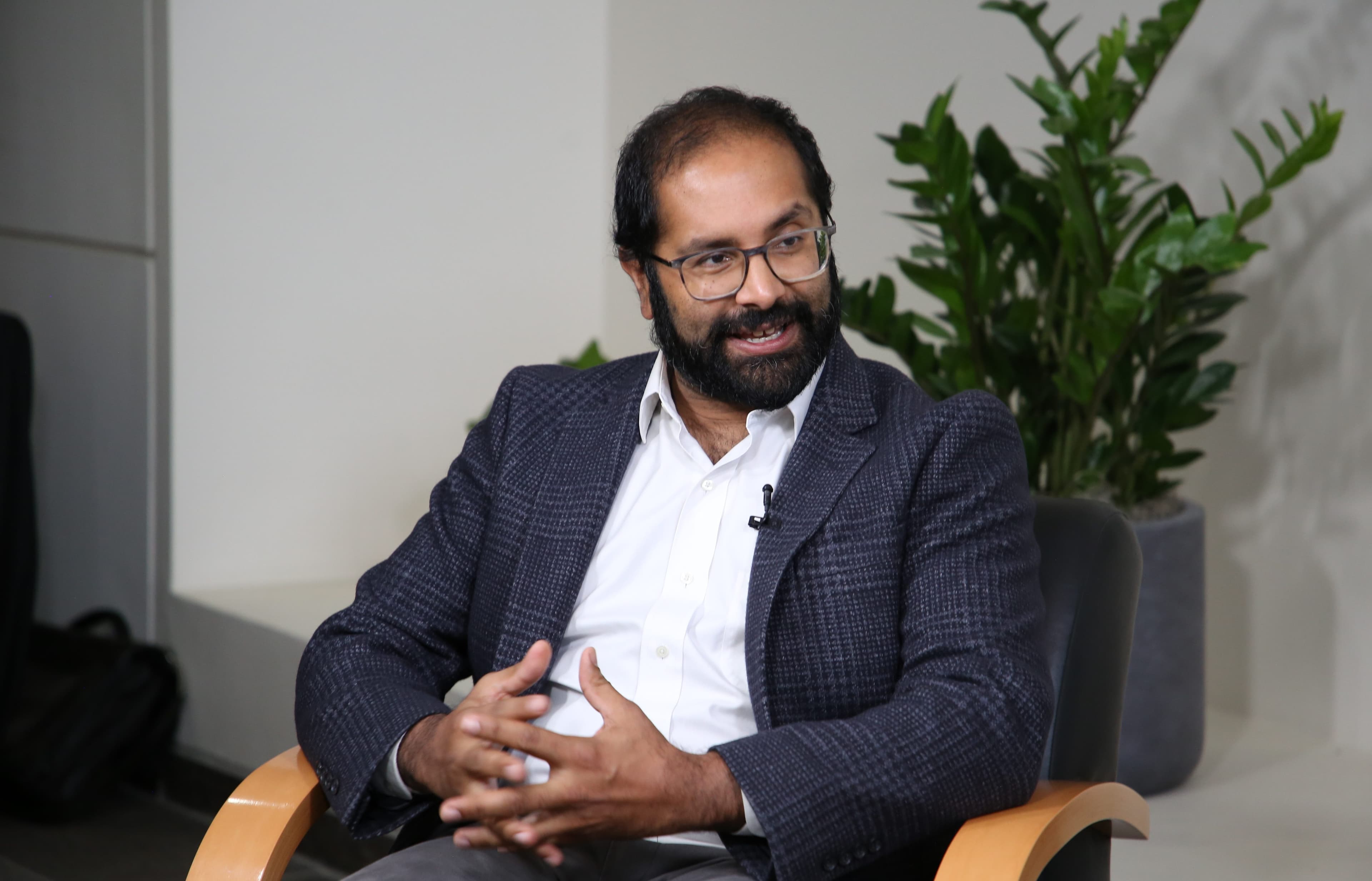 "Hospital staff discovering real-time data like 🧙♂️🔮—finally, bedside care ain't 'rocking in the stone age' 💀🔥"