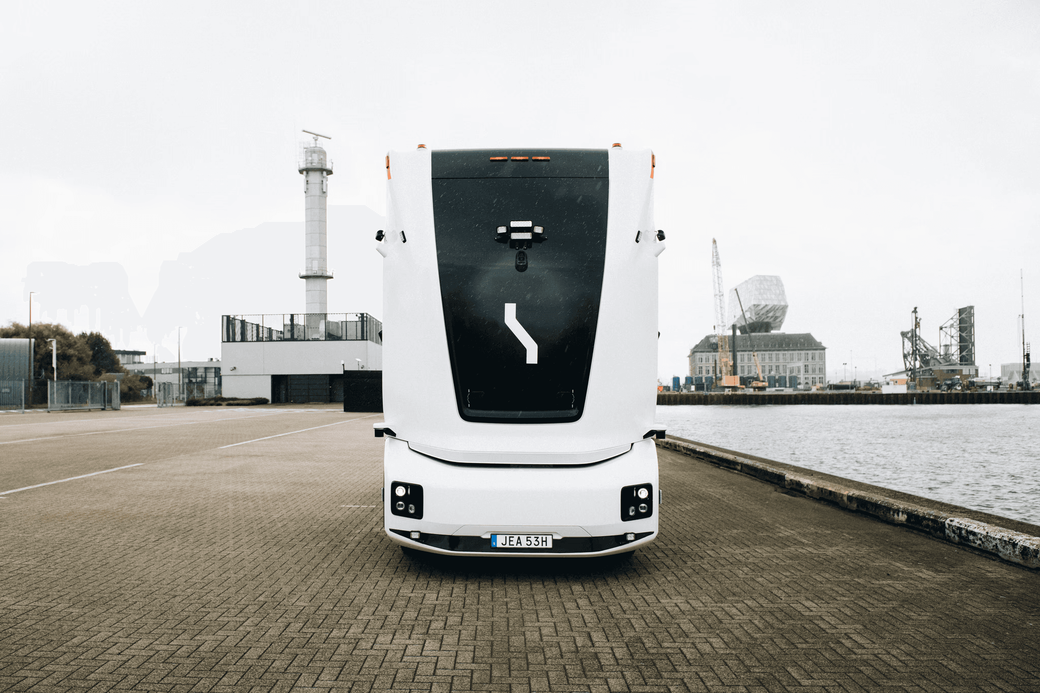 "Einride just bagged $100M to flex on us with self-driving trucks! ๐๐ธ #FutureSzn #NoCap"