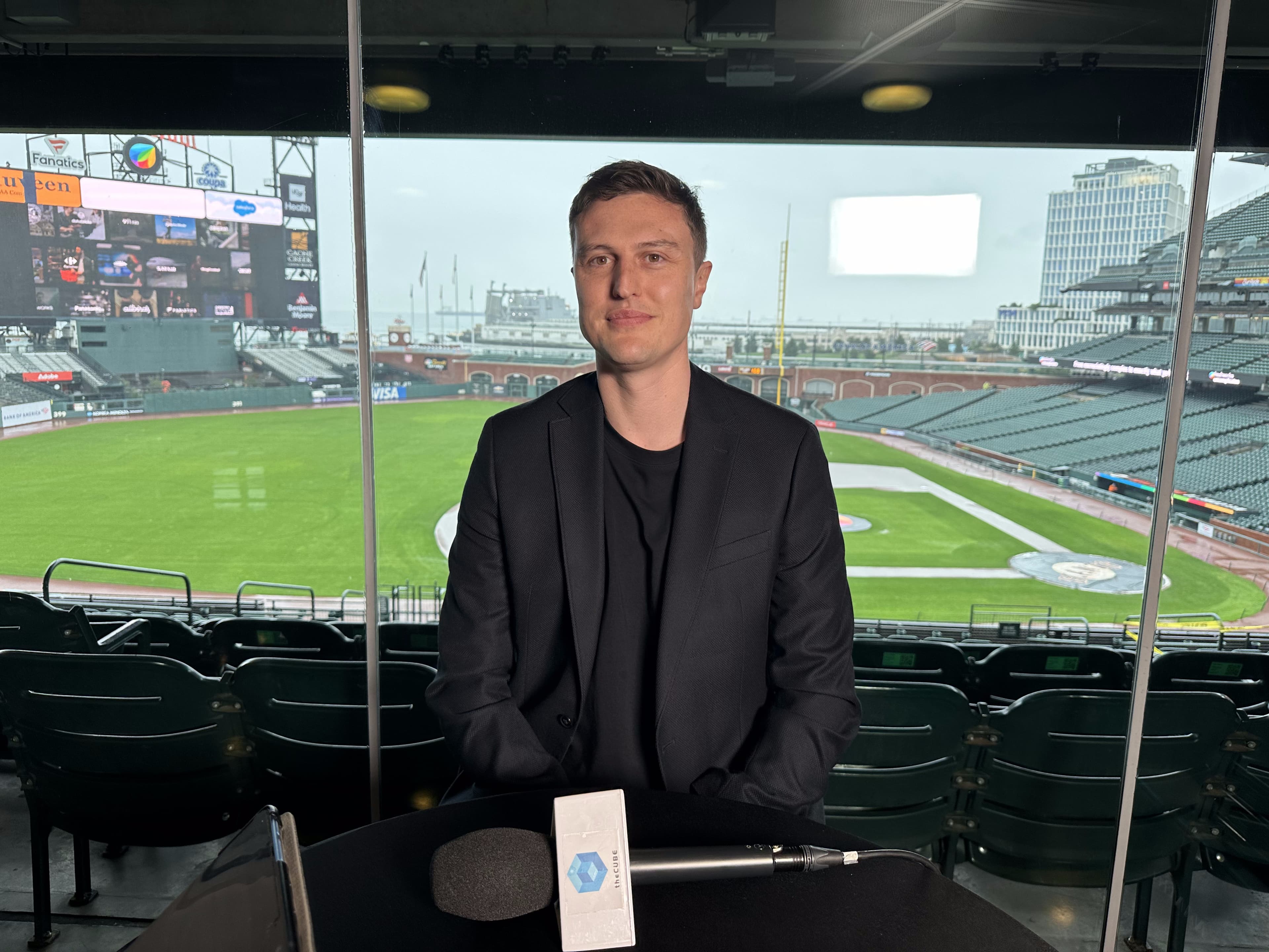 "McLaren & Freshworks racing for those sweet milliseconds like it's a Mario Kart speedrun! ๐๏ธ๐จ๐ฅ #DataGoals"