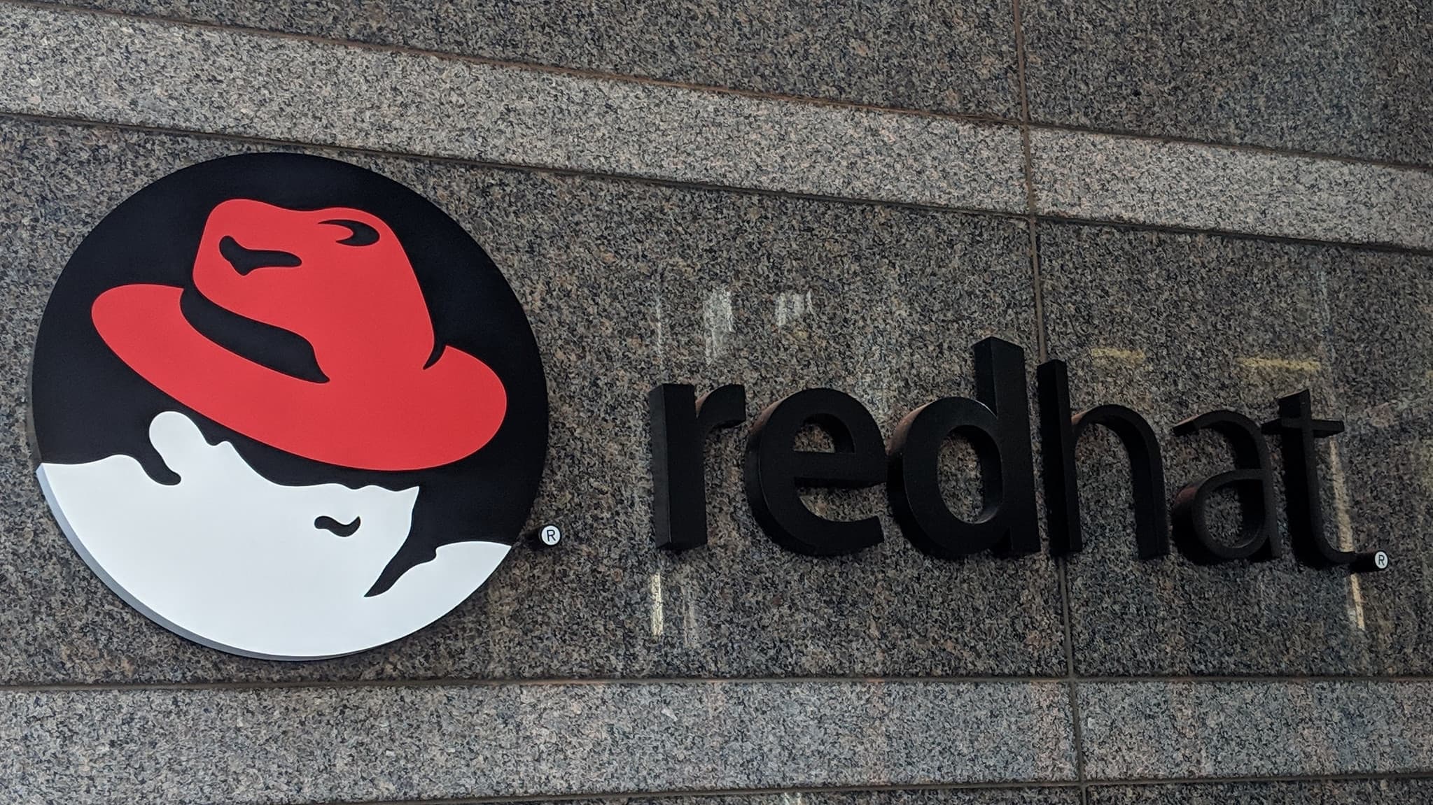 "Red Hat Linux just leveled up: Offline management, quantum dodging, and AI vibes🔥💻! No cap, it's lit! 🚀"