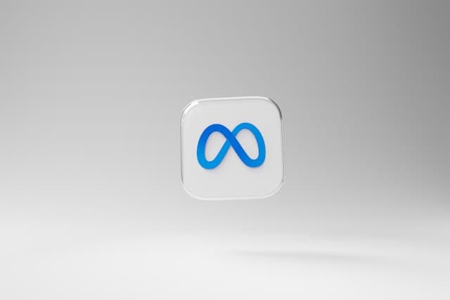 "Judge says IG & WhatsApp ain't monopoly vibes 😅💀, just a normal Tuesday for big tech. Cope harder! 💼🔥"