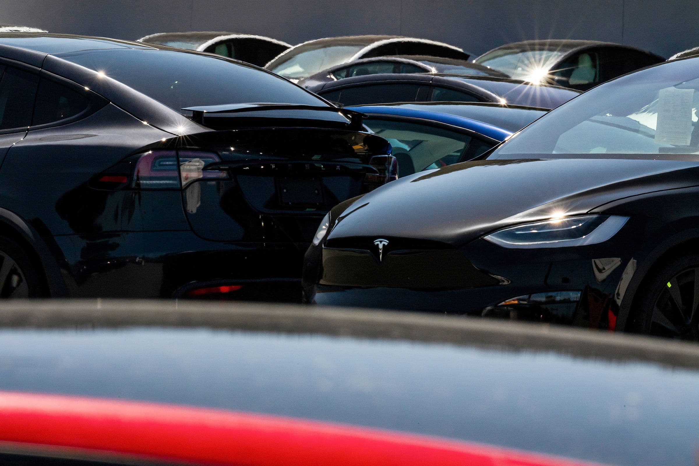 "Tesla's Robotaxi: Finally a bot that won't ghost you 🚗💨💀 #TexasHoldEm #FutureIsNow"